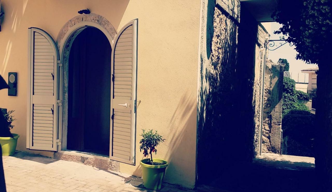 タオルミーナ Casa Cleoneヴィラ エクステリア 写真
